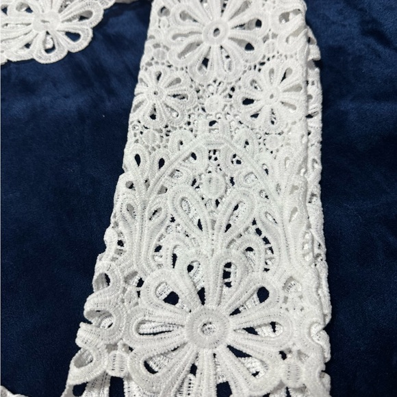 Elegant White Floral Lace Crop Top - Picture 5 of 6